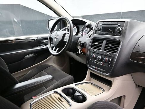 Used 2014 Dodge Grand Caravan SXT FWD image 13