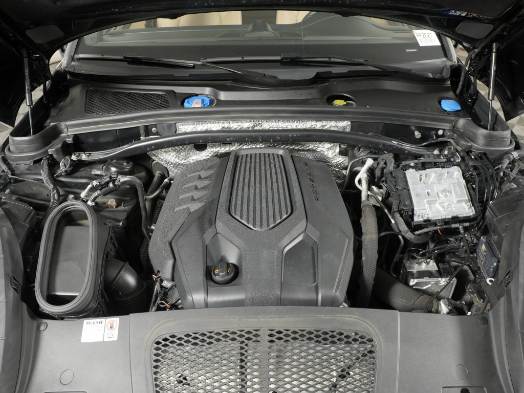 Certified 2024 Porsche Macan w/ Premium Plus Package AWD/4WD image 42
