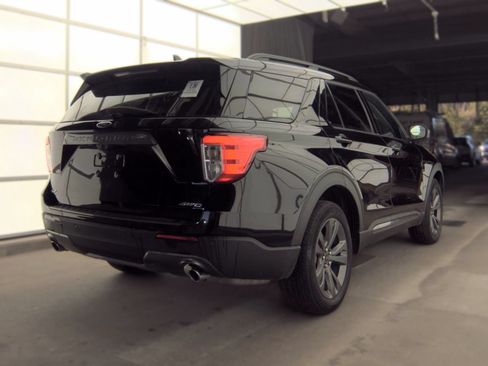 Used 2024 Ford Explorer XLT w/ Equipment Group 202A AWD/4WD image 4