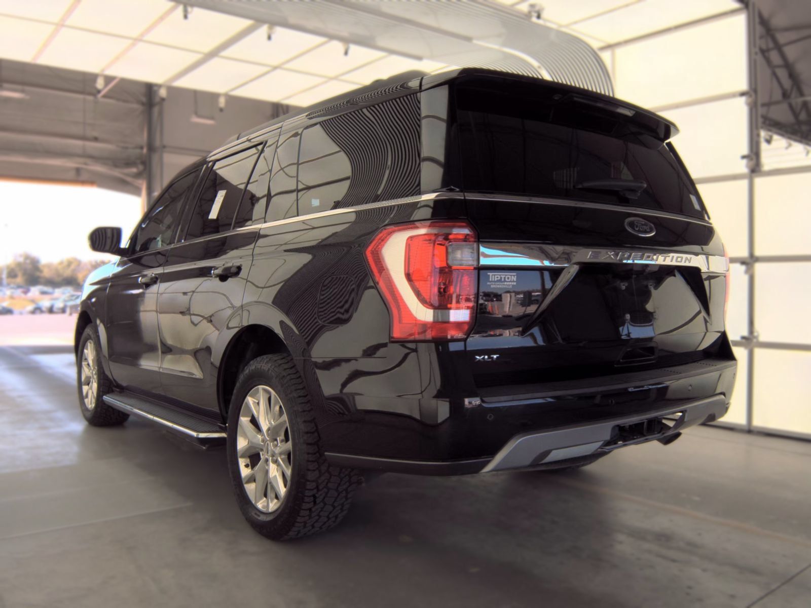 Used 2020 Ford Expedition XLT w/ Equipment Group 202A RWD image 6