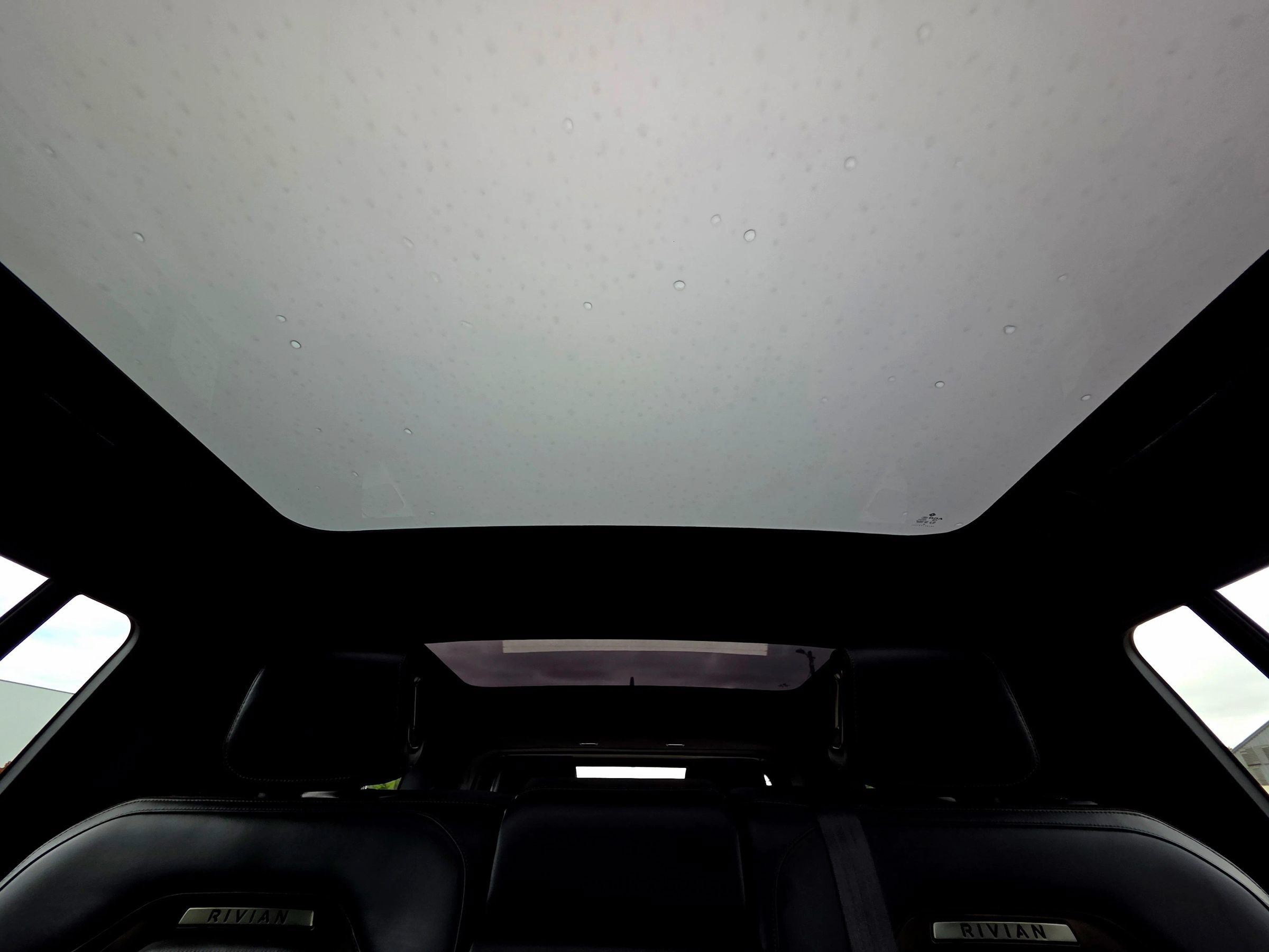 Used 2025 Rivian R1S Premium Dual AWD/4WD image 32