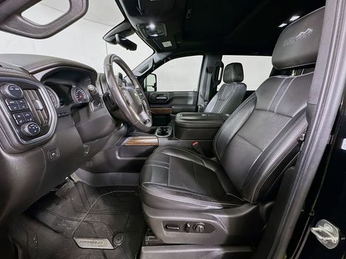 Used 2020 Chevrolet Silverado 3500 High Country w/ Technology Package image 15