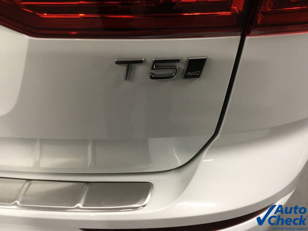 Used 2018 Volvo XC60 T5 Momentum w/ Vision Package AWD/4WD image 16