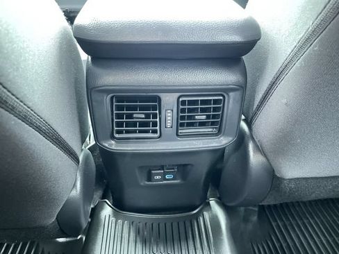Used 2022 Toyota RAV4 XLE AWD/4WD image 21