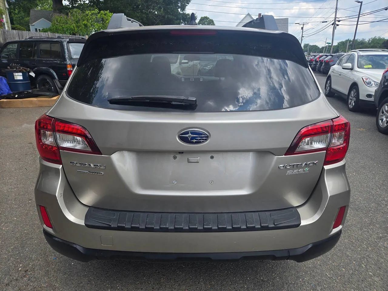 Used 2016 Subaru Outback 2.5i Premium AWD/4WD image 5