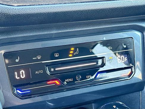 Used 2024 Volkswagen Tiguan SE image 19