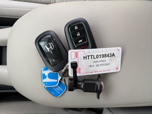 Certified 2025 Honda HR-V LX image 29
