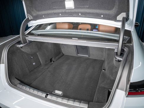 Used 2024 BMW i7 xDrive60 image 7