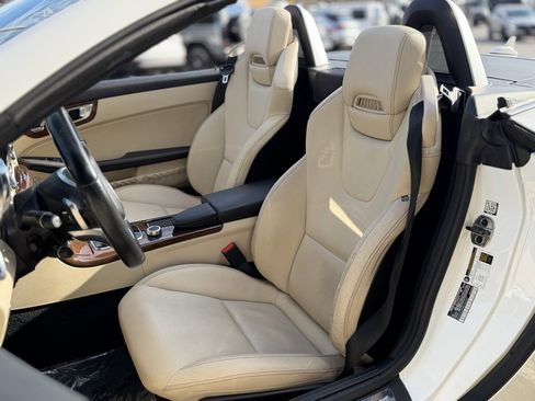 Used 2019 Mercedes-Benz SLC 300 image 25