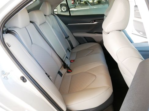 Used 2022 Toyota Camry XSE image 3