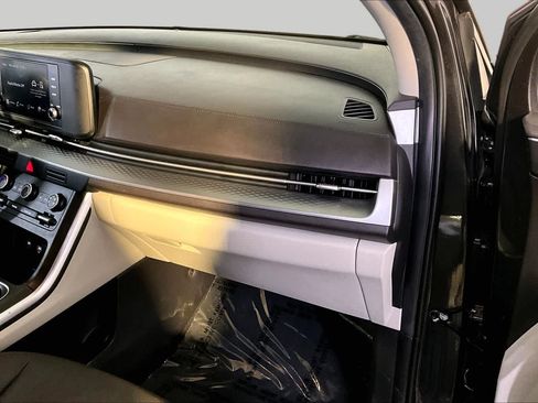 Used 2023 Kia Carnival LX FWD image 36
