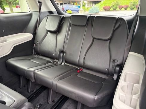 Used 2024 Kia Carnival LX FWD image 19