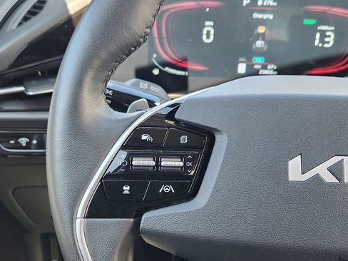 Used 2024 Kia Niro EX w/ EX Cold Weather Package FWD image 27