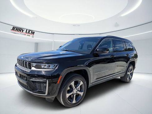 New 2026 Jeep Grand Cherokee L Limited w/ Luxury Tech Group II AWD/4WD image 7