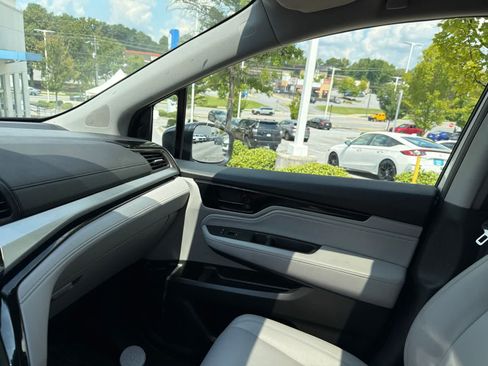 Used 2023 Honda Odyssey Touring image 24