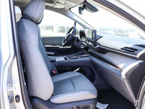 Used 2023 Toyota Sienna XLE w/ XLE Plus Package FWD image 15