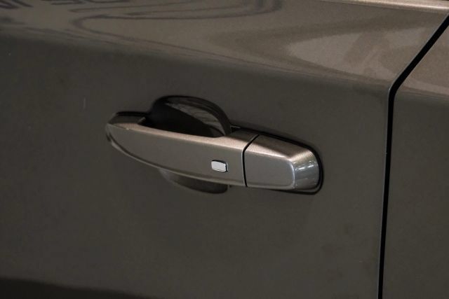 Used 2020 Chevrolet Traverse LT FWD image 39