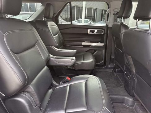 Used 2023 Ford Explorer XLT w/ Equipment Group 202A image 7