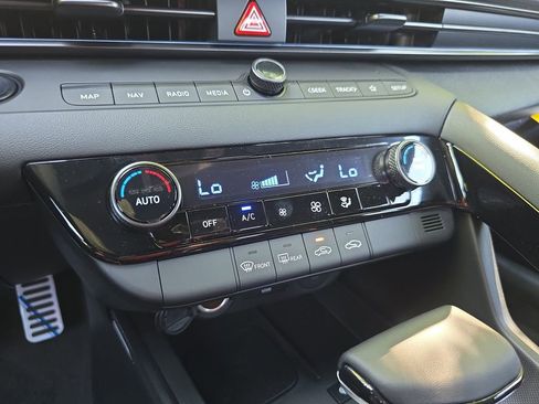New 2025 Hyundai Elantra SEL image 21