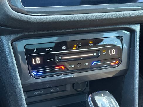 Certified 2022 Volkswagen Tiguan SE w/ Panoramic Sunroof Package image 21