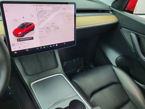 Used 2022 Tesla Model Y Long Range image 43