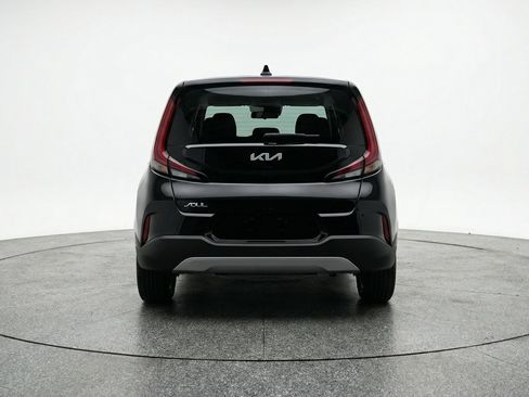 Used 2025 Kia Soul LX w/ LX Technology Package FWD image 7