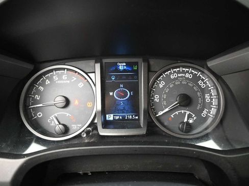 Used 2019 Toyota Tacoma TRD Off-Road w/ Technology Package AWD/4WD image 7
