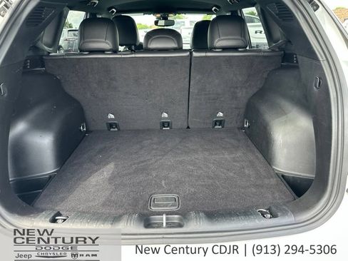 Used 2025 Jeep Compass Trailhawk AWD/4WD image 10