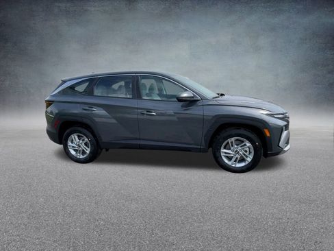 Used 2025 Hyundai Tucson SE image 27