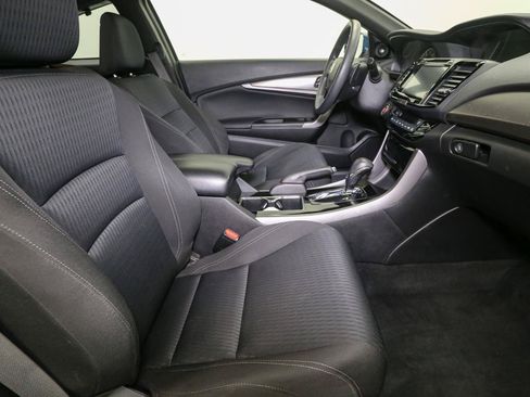 Used 2016 Honda Accord EX image 18