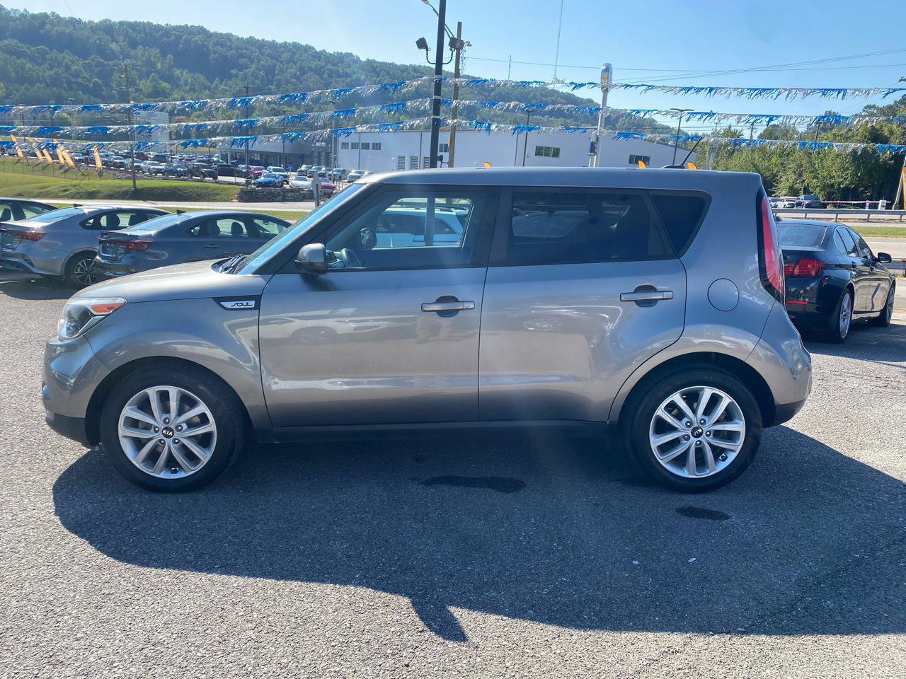 Used 2017 Kia Soul + FWD image 4