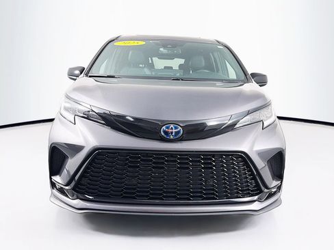 Used 2025 Toyota Sienna XSE AWD/4WD image 2