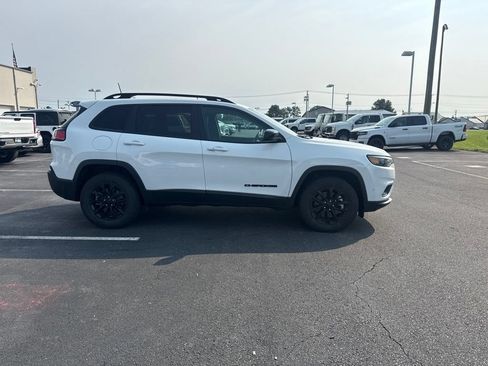Certified 2023 Jeep Cherokee Altitude Lux w/ Lux Elite Package AWD/4WD image 4