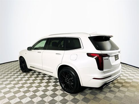 Used 2022 Cadillac XT6 Premium Luxury image 5