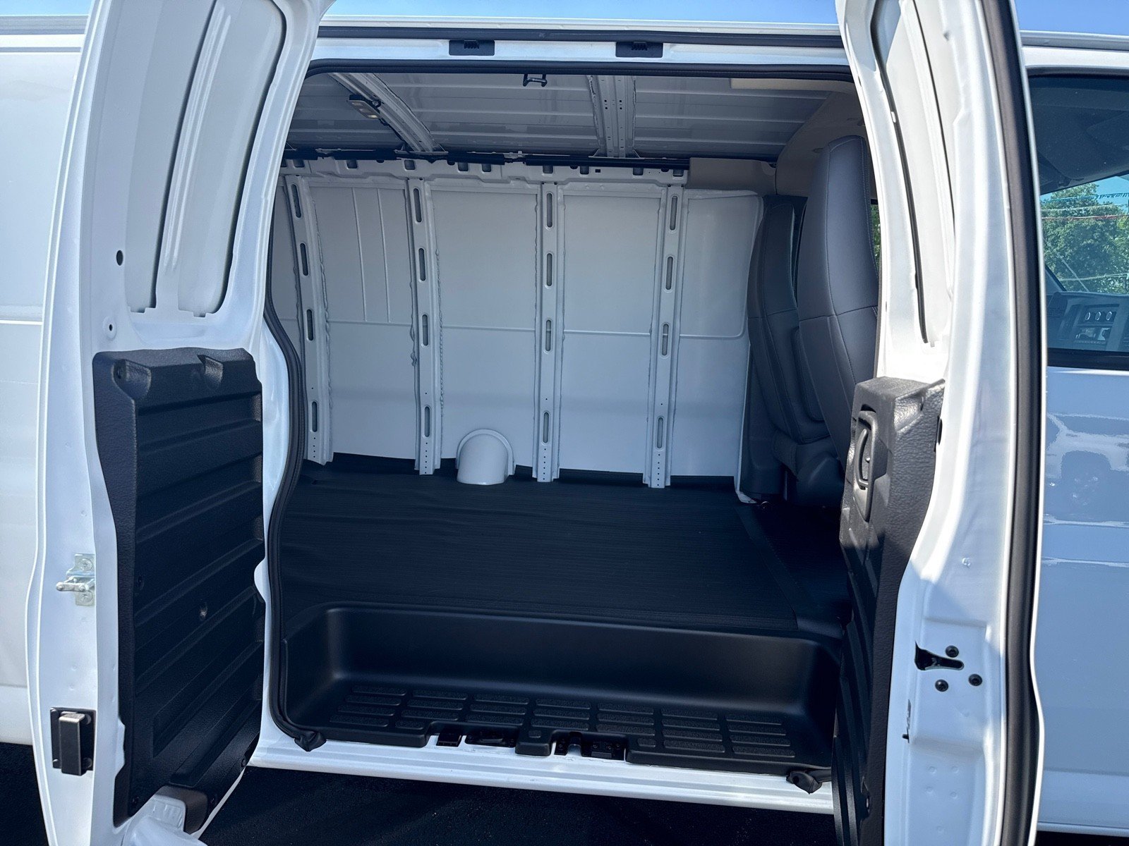 New 2025 Chevrolet Express 2500 Extended w/ Enhanced Convenience Package RWD image 8