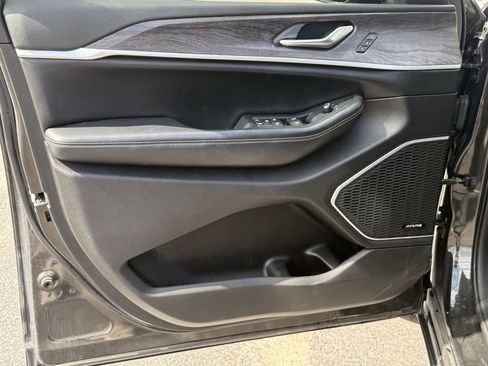 Used 2022 Jeep Grand Cherokee L Limited w/ Luxury Tech Group II image 10