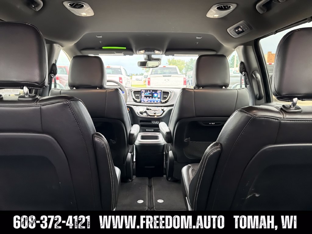 Used 2025 Chrysler Pacifica Select FWD image 32