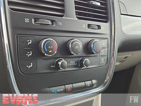 Used 2018 Dodge Grand Caravan SXT FWD image 10