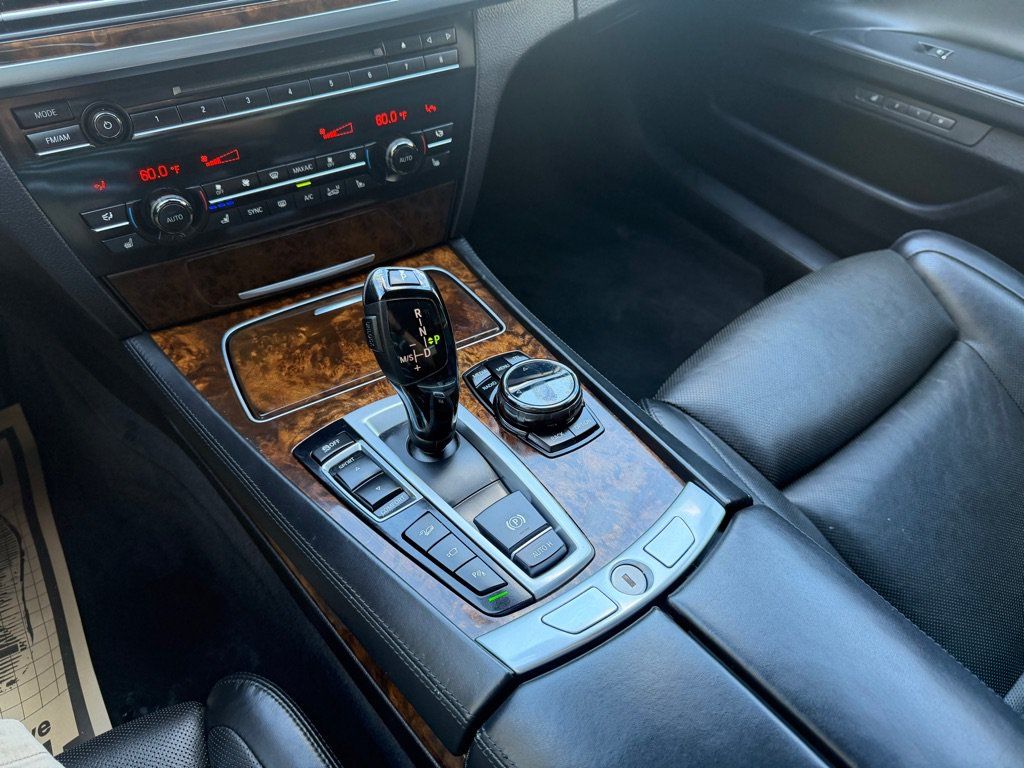 Used 2014 BMW 750Li xDrive AWD/4WD image 25