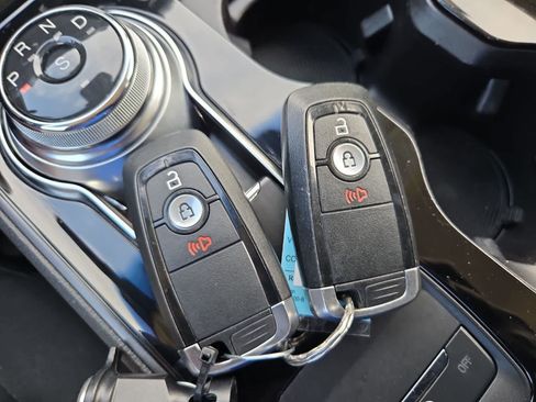 Used 2020 Ford Edge SE FWD image 30