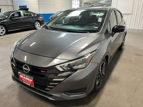 Used 2024 Nissan Versa SR FWD image 7