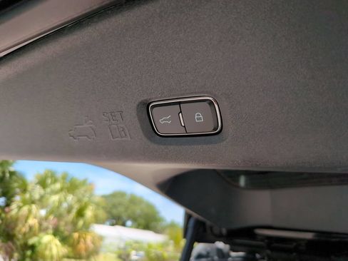 Certified 2025 Ford Expedition Platinum AWD/4WD image 15