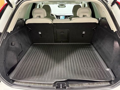 Used 2023 Volvo XC60 B5 Ultimate w/ Protection Package Premier image 17