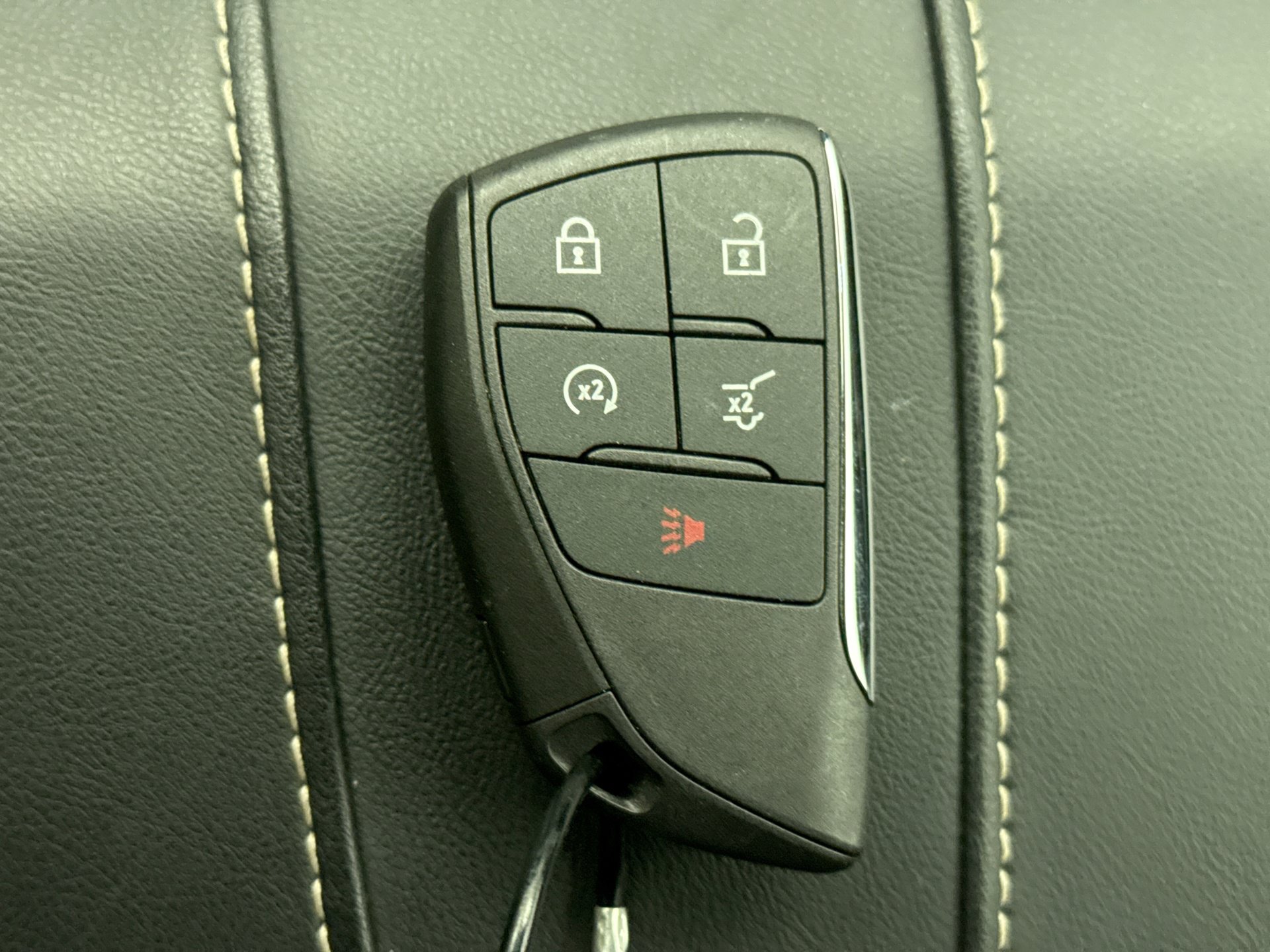 Used 2026 GMC Acadia Elevation w/ Elevation Premium Package FWD image 10