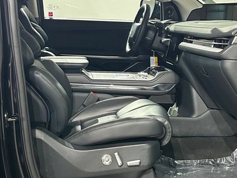 New 2026 Lincoln Navigator Reserve AWD/4WD image 62