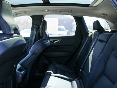 Used 2025 Volvo XC60 B5 Plus image 31