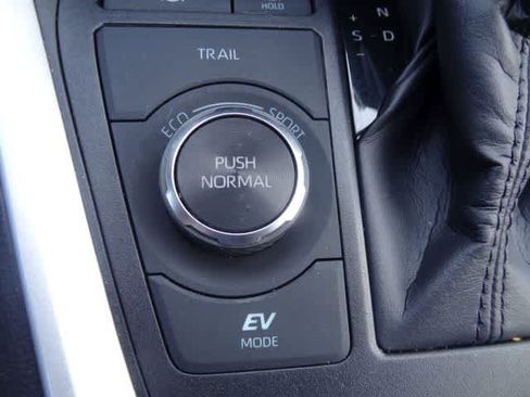 Certified 2025 Toyota RAV4 LE AWD/4WD image 23
