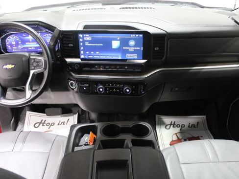 Used 2022 Chevrolet Silverado 1500 LT w/ Convenience Package II image 2