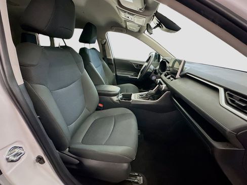 Used 2025 Toyota RAV4 LE image 32