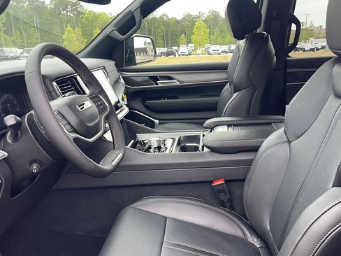 New 2026 Jeep Grand Wagoneer 4WD image 13
